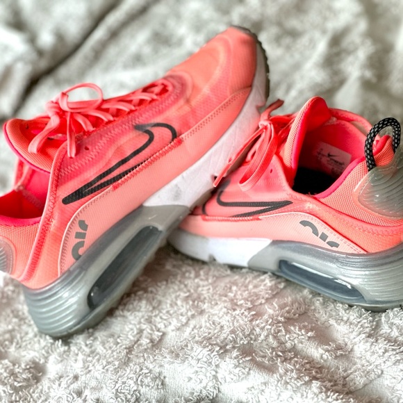 Nike Air Max 2090 Lava Glow Womens' Sneakers Size 7 - Picture 1 of 5